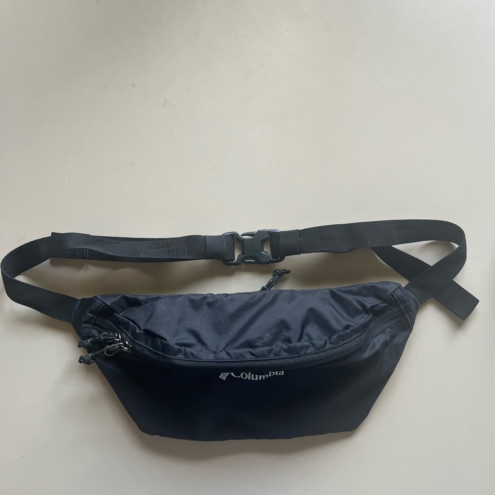 Columbia Dark Blue Belt Bag